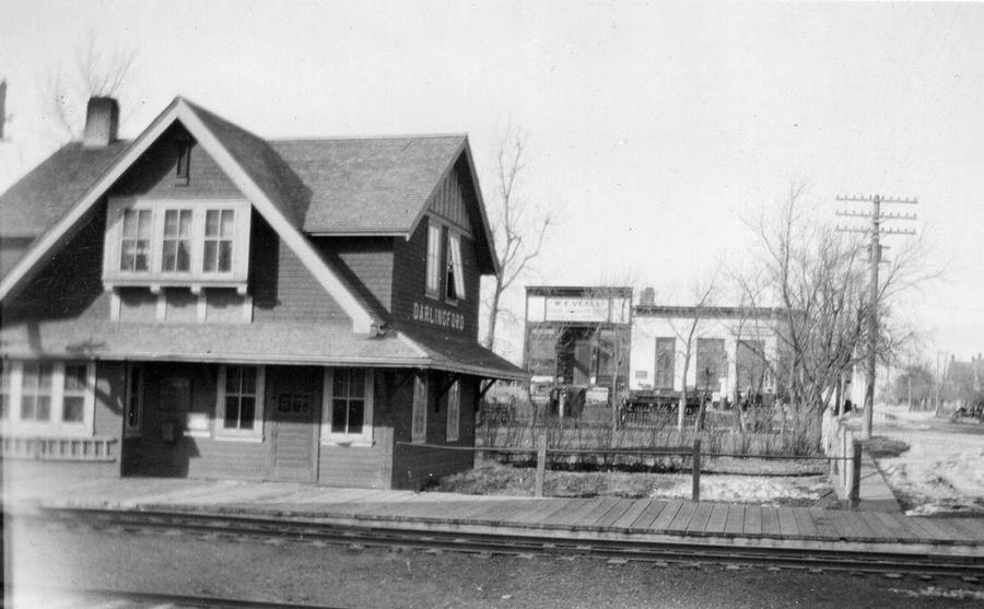 Photograph of the old Darlingford train station.